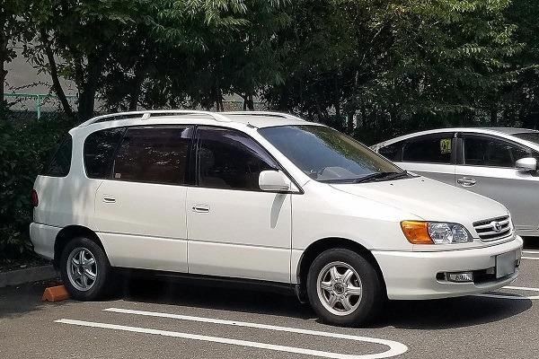 Self Drive Vs Chauffeur Hire